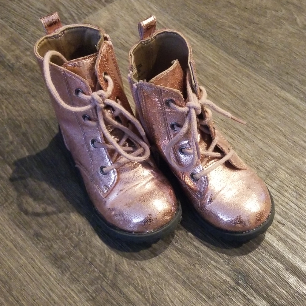 Combat boots